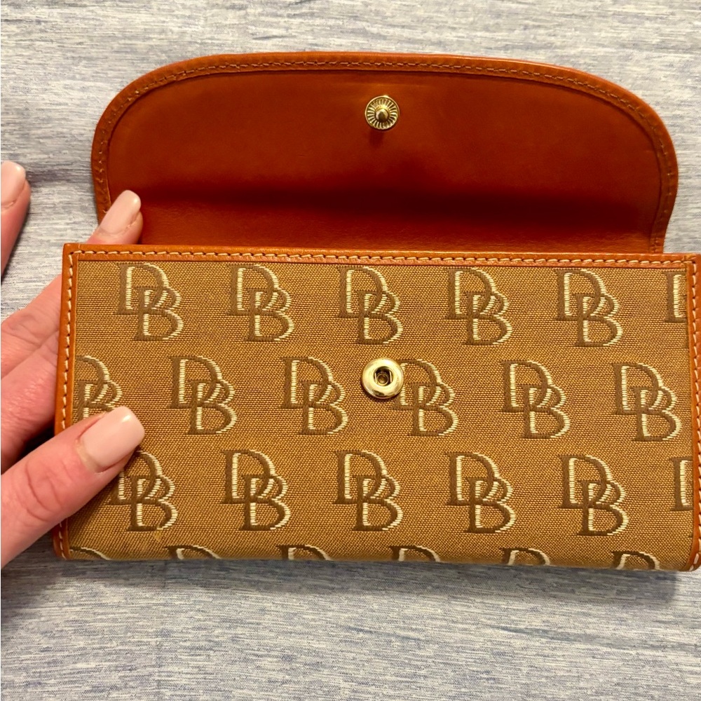 Dooney & Bourke Ivory and Brown Travel Bag - Picture 9 of 11